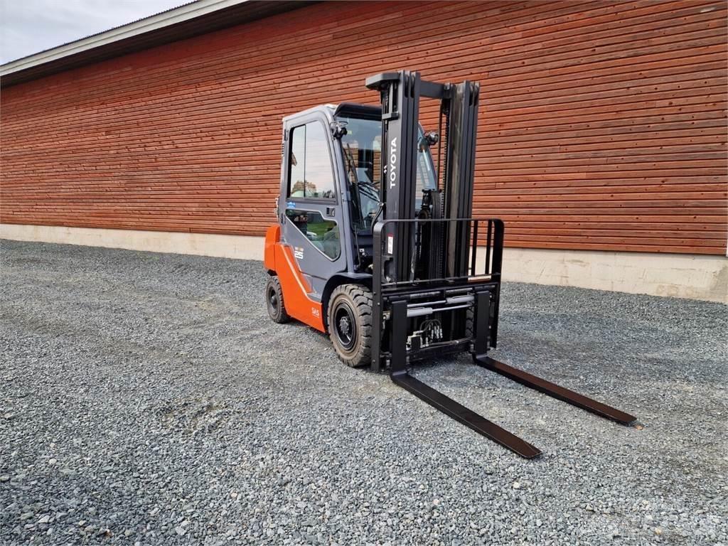 Toyota 02-8FGF25 شاحنات LPG