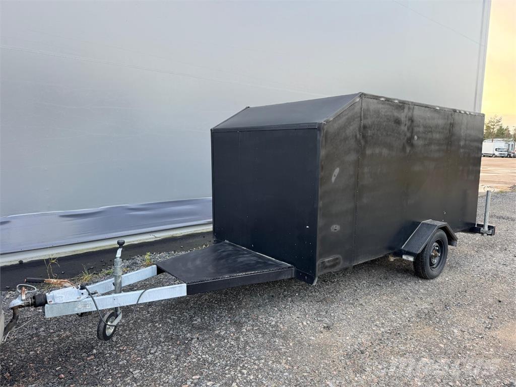  Umpiperäkärry مقطورات خفيفة