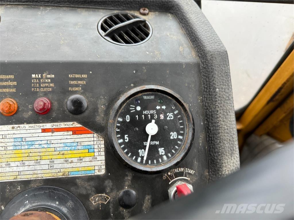 Valmet 702S الجرارات