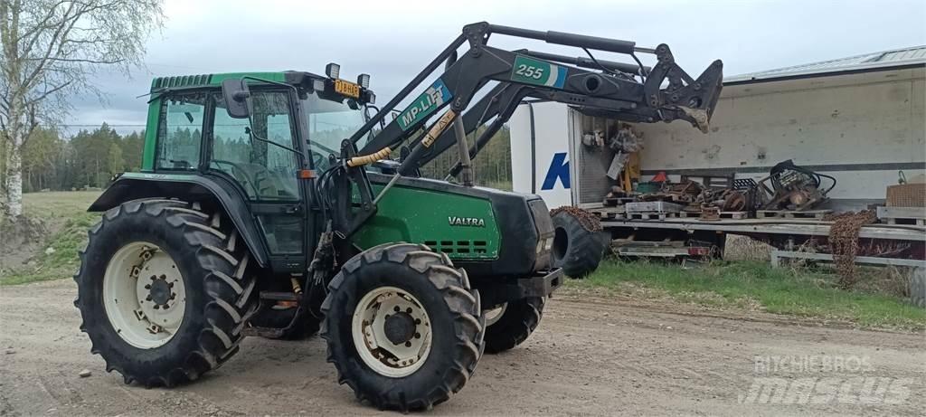 Valtra 6400 الجرارات