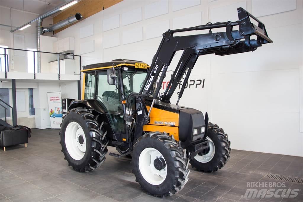Valtra 800 الجرارات