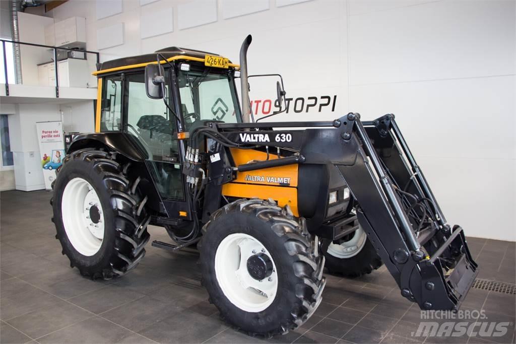 Valtra 800 الجرارات