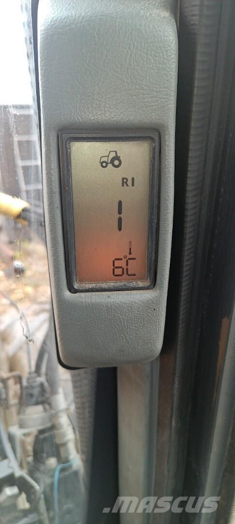 Valtra 8450 الجرارات