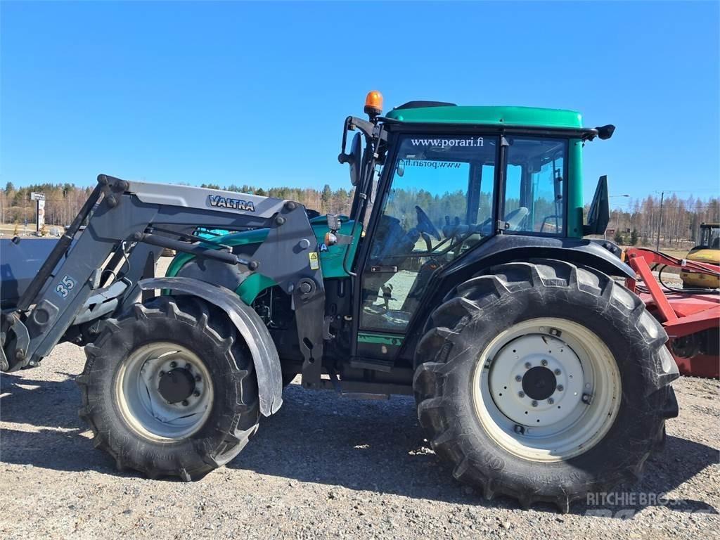 Valtra A92 الجرارات