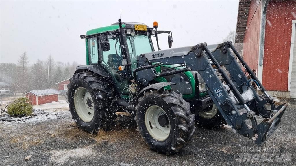 Valtra A92 الجرارات