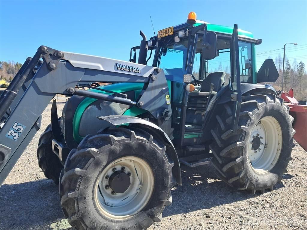 Valtra A92 الجرارات