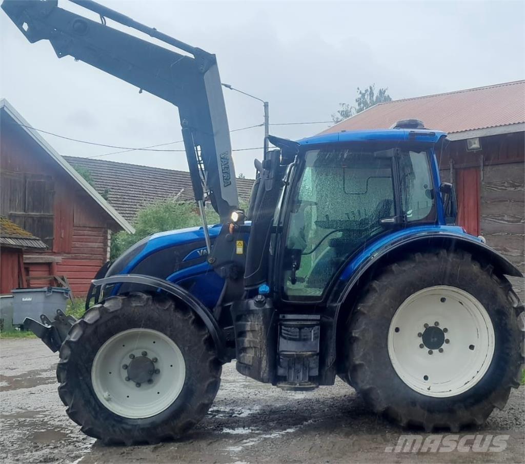 Valtra N134 الجرارات