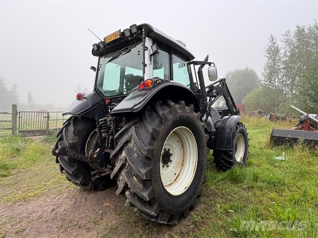 Valtra T 151 E الجرارات