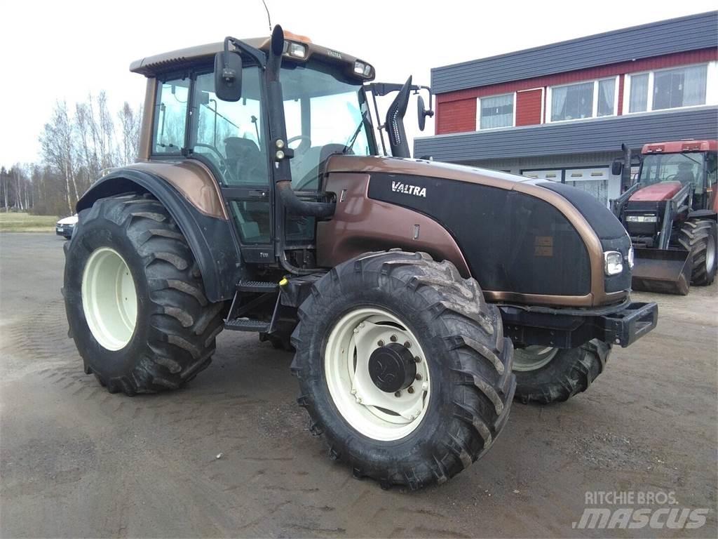 Valtra T 170 الجرارات