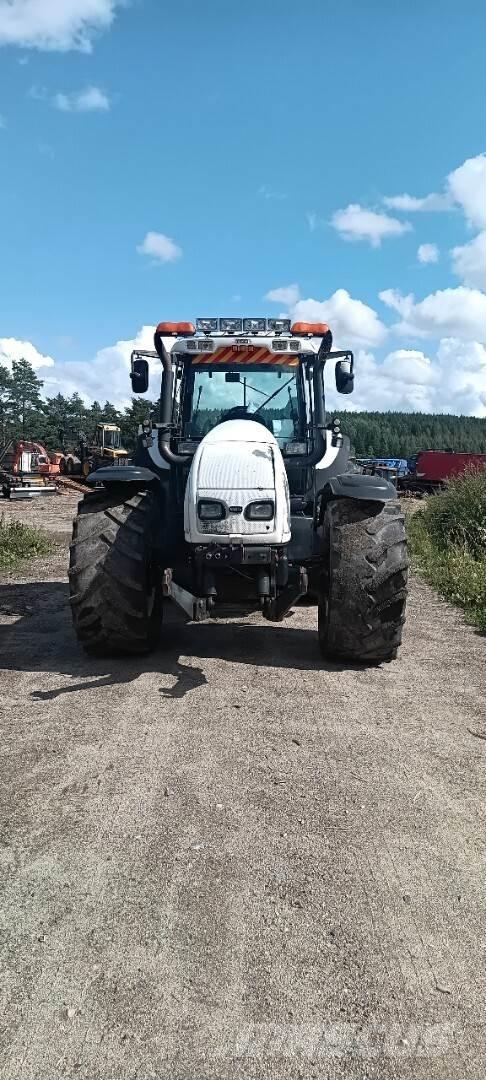 Valtra T 180 الجرارات