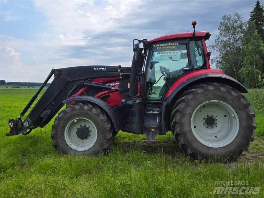 Valtra T144 Versu الجرارات
