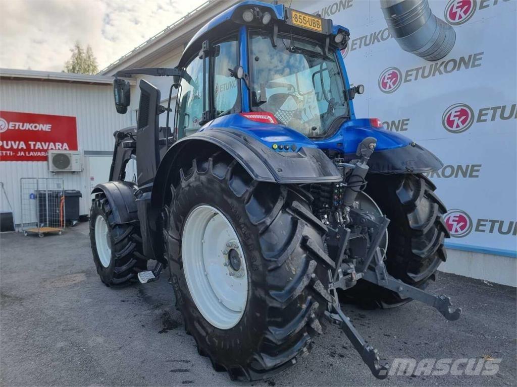 Valtra T145 الجرارات