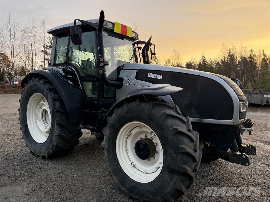 Valtra T190 الجرارات