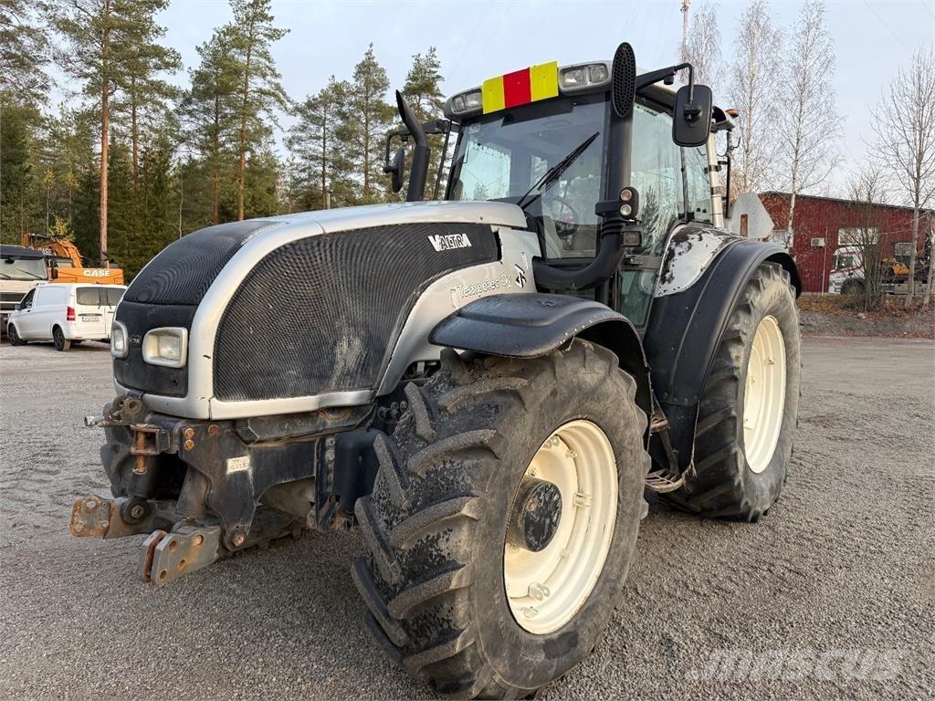 Valtra T190 الجرارات