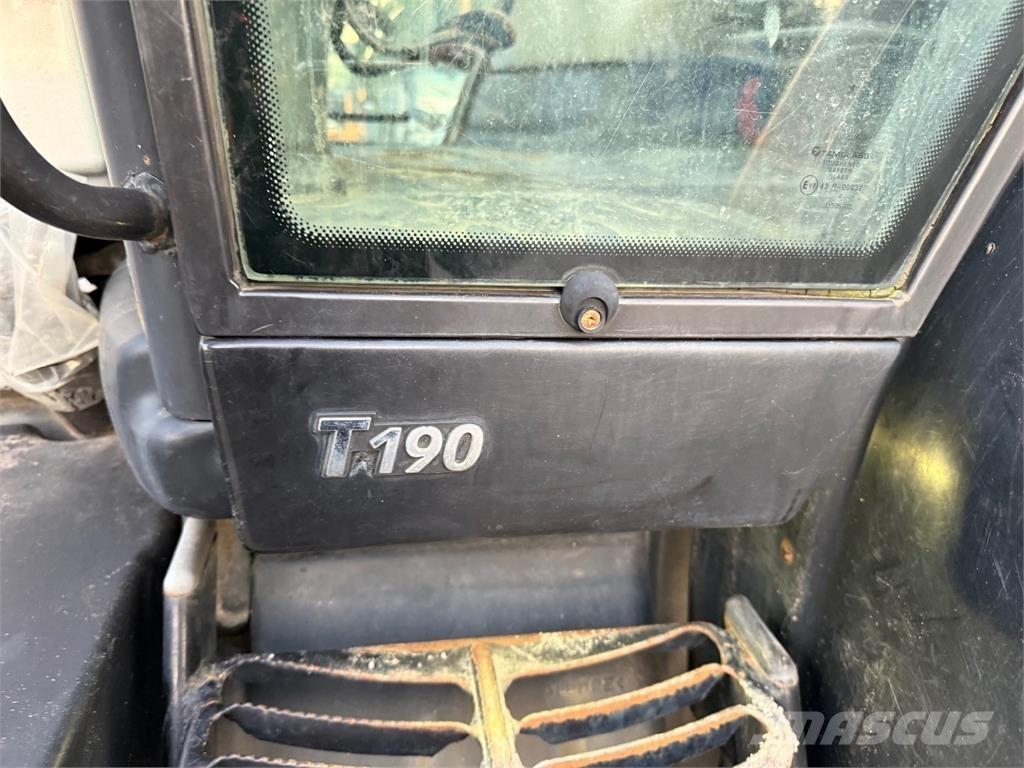 Valtra T190 الجرارات