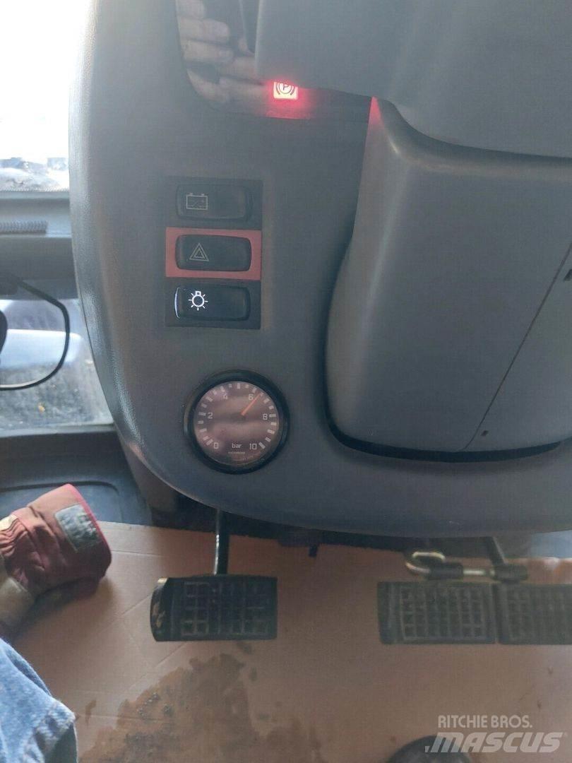 Valtra T202 D الجرارات
