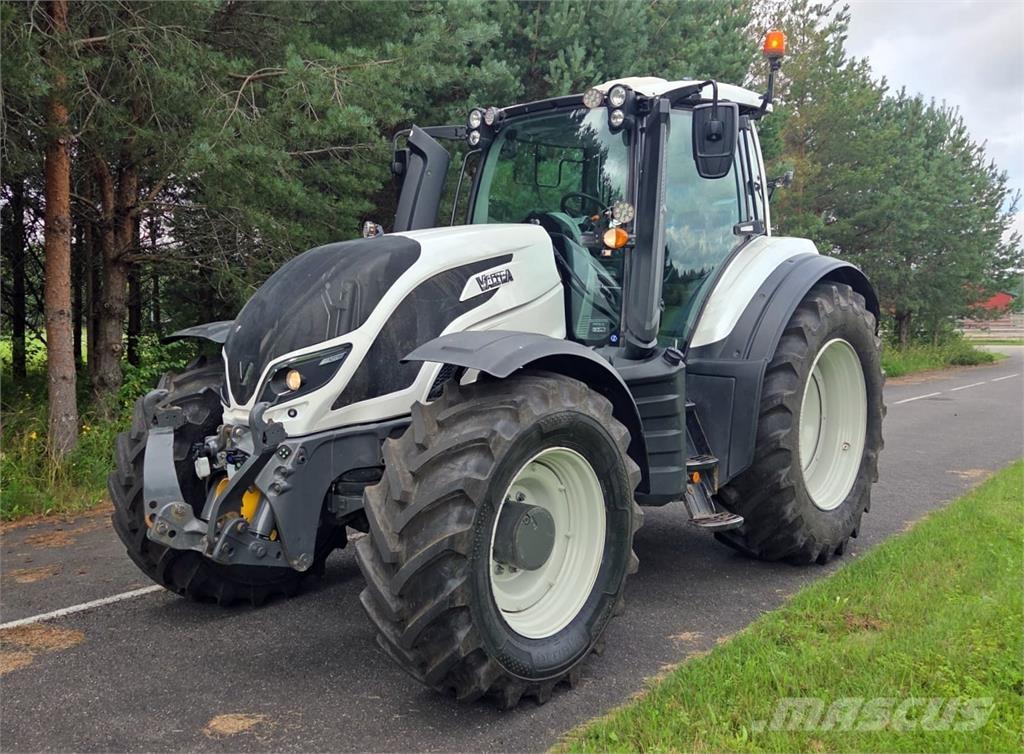Valtra T254 Versu الجرارات