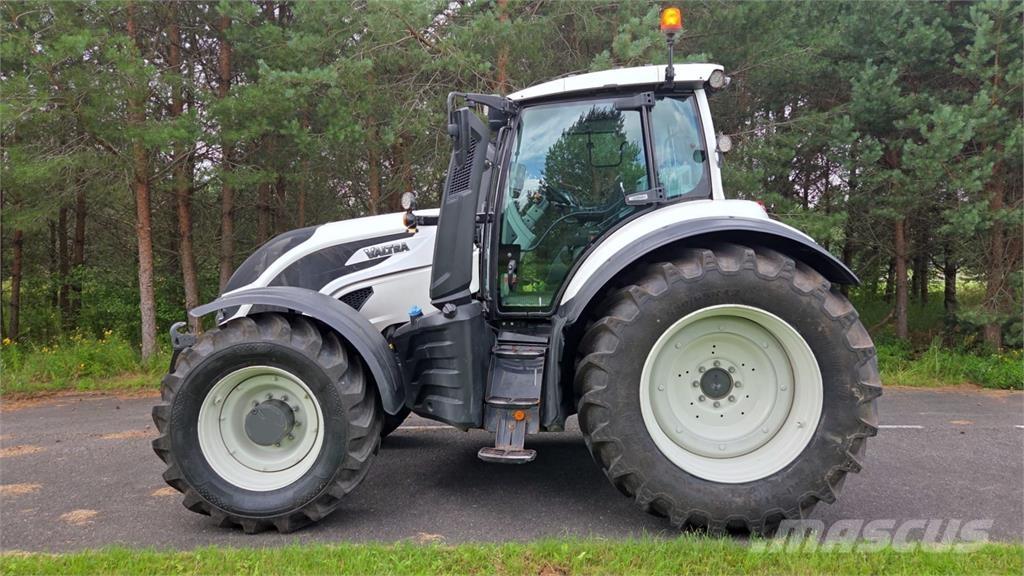 Valtra T254 Versu الجرارات