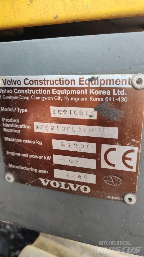 Volvo 210 B حفارات زحافة