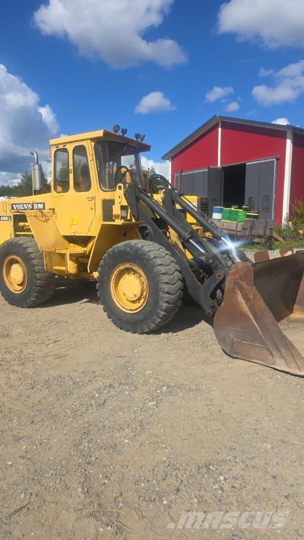 Volvo BM 4300 لوادر بعجل