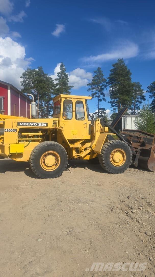 Volvo BM 4300 لوادر بعجل