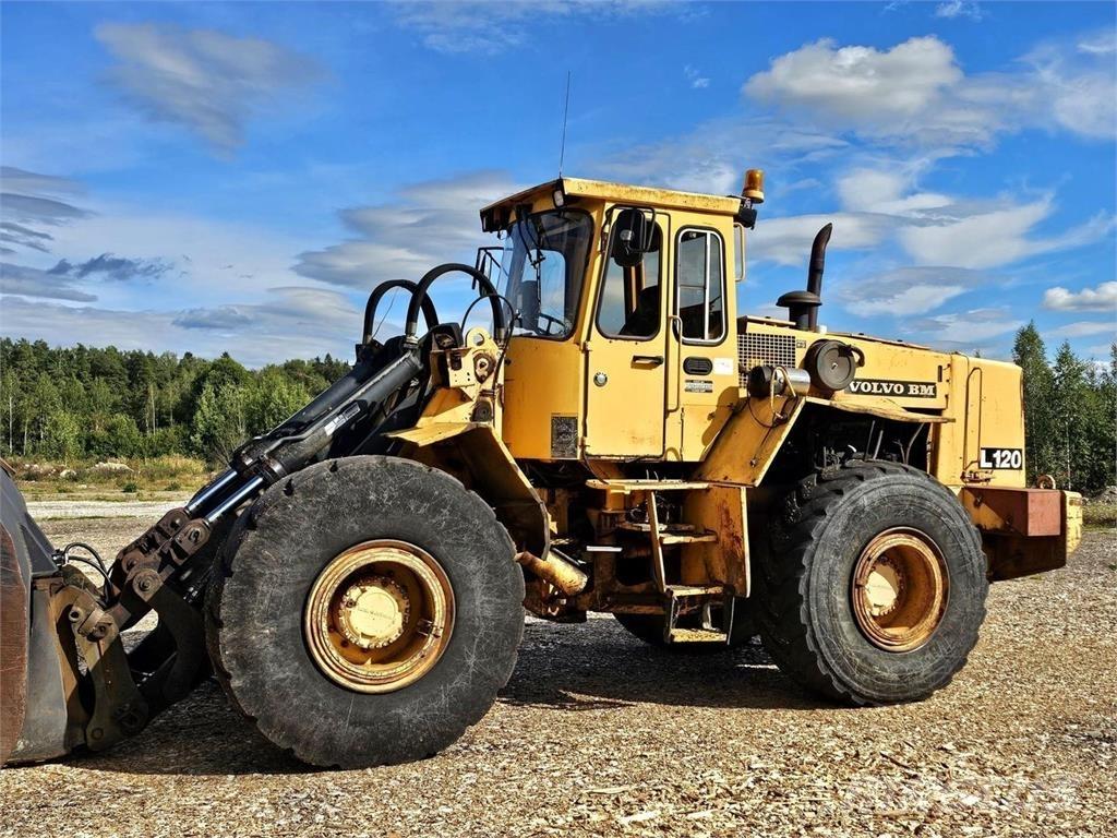 Volvo BM L120 لوادر بعجل