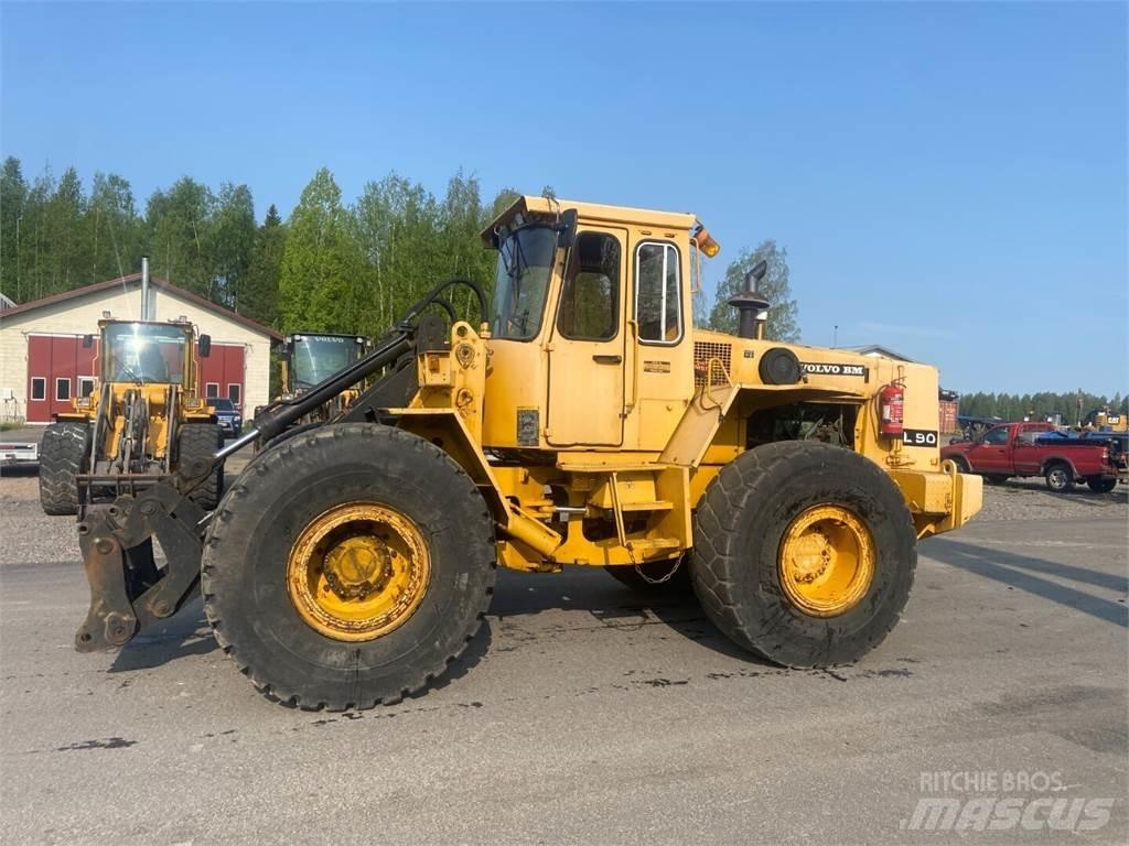 Volvo BM L90 لوادر بعجل
