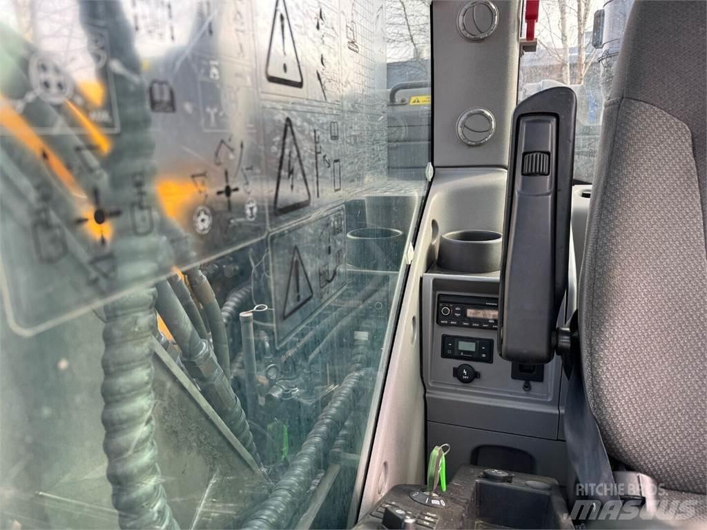 Volvo EC 140 EL حفارات زحافة
