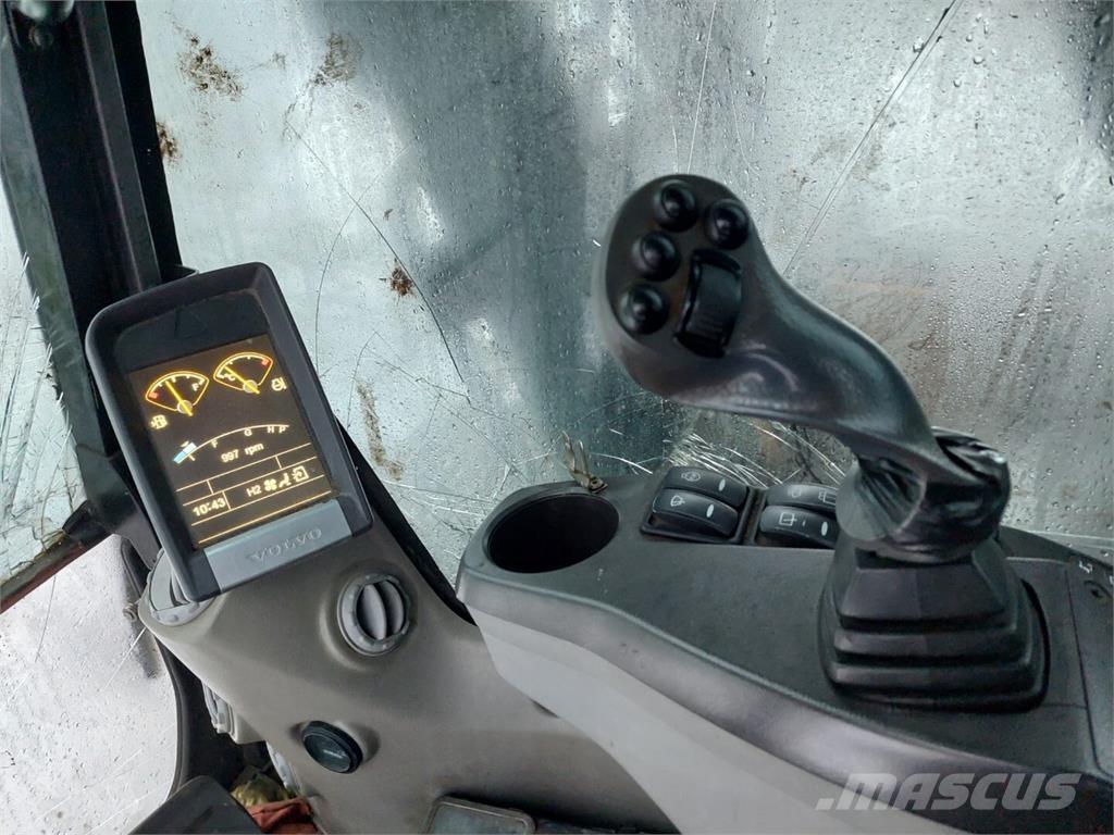 Volvo EC 210 CL حفارات زحافة