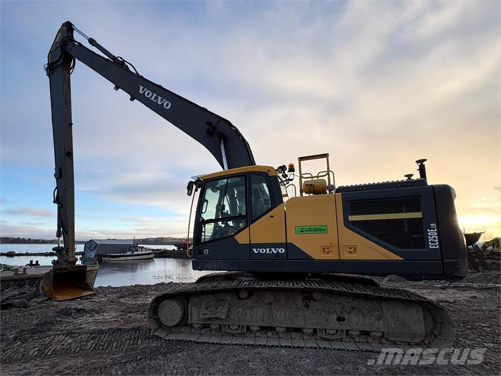 Volvo EC 250 ELR حفارات طويلة الذراع