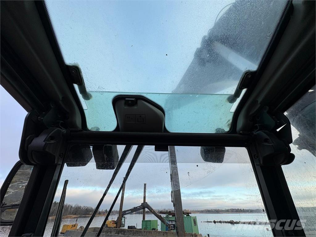 Volvo EC 250 ELR حفارات طويلة الذراع