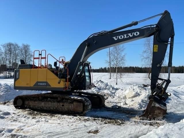 Volvo EC250EL حفارات زحافة