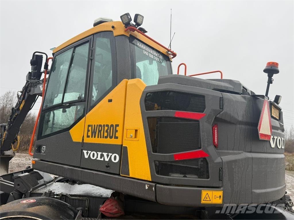 Volvo EWR 130 E حفارات بعجل