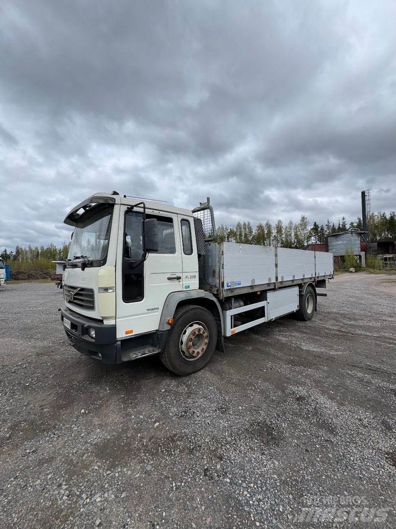 Volvo FL6 شاحنات مسطحة/مفصلية الجوانب