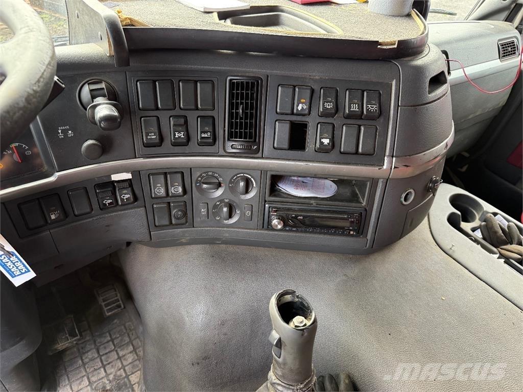 Volvo FM 12 8x4 شاحنات الرافعات الخطافية