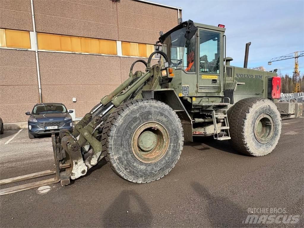 Volvo L 120 B لوادر بعجل