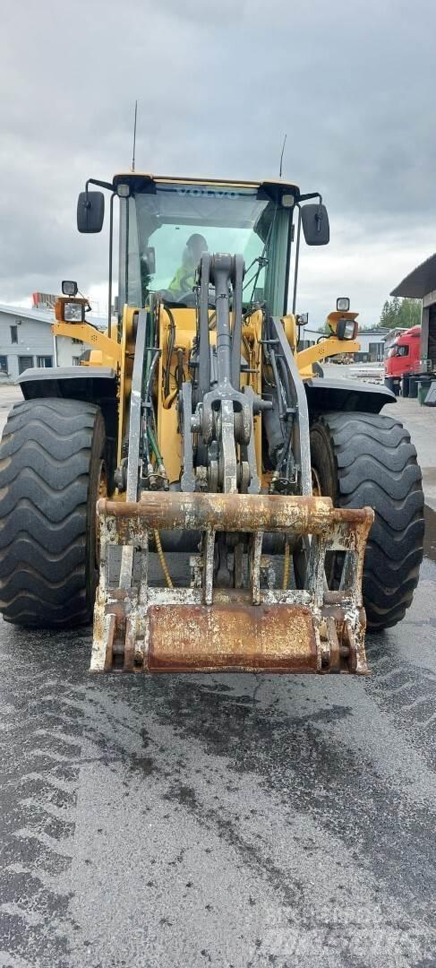 Volvo L 120G لوادر بعجل