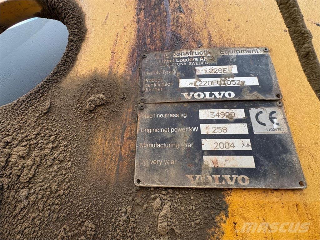 Volvo L 220 E لوادر بعجل