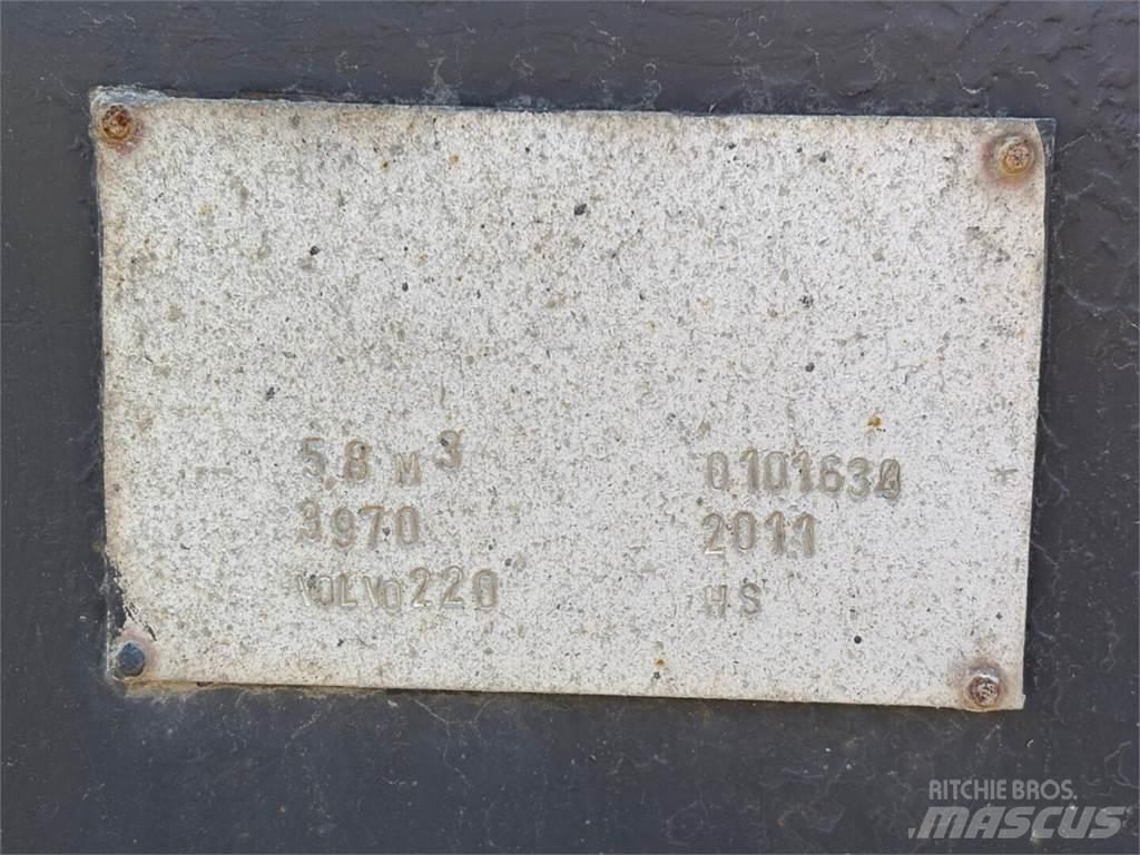 Volvo L 220 F لوادر بعجل