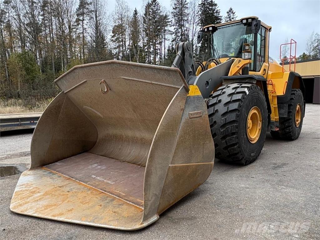Volvo L 220 H لوادر بعجل
