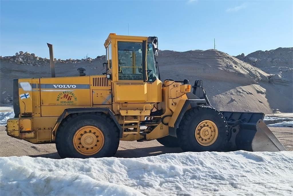 Volvo L 90 C لوادر بعجل