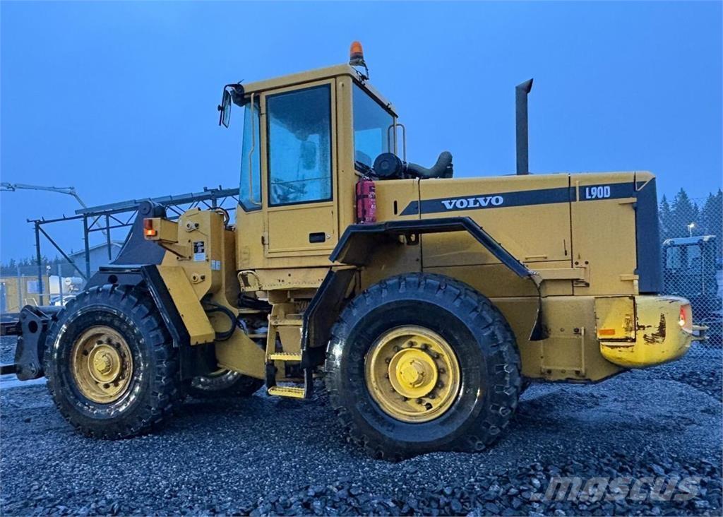 Volvo L 90 D لوادر بعجل