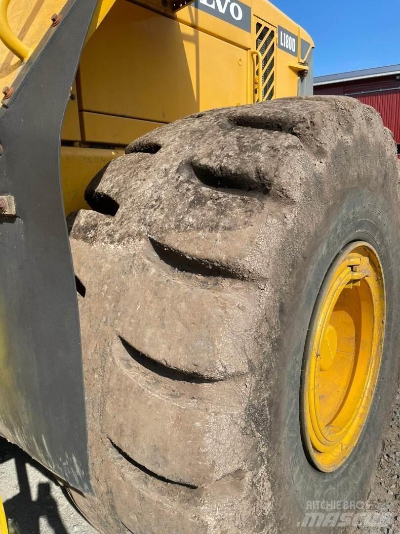 Volvo L180D لوادر بعجل