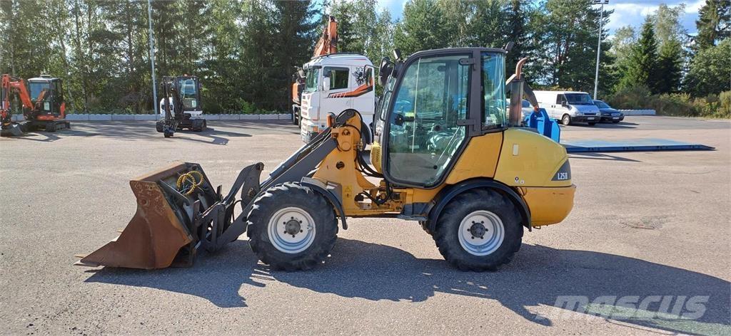 Volvo L25B-P لوادر بعجل
