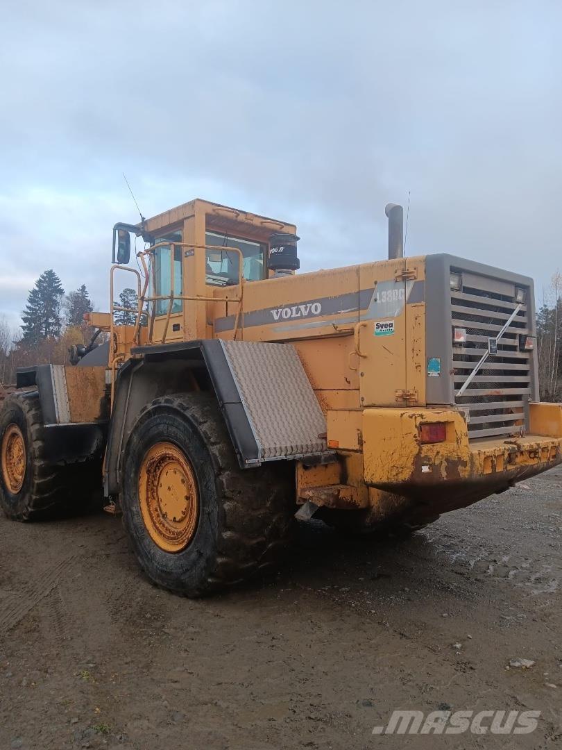 Volvo L330C لوادر بعجل