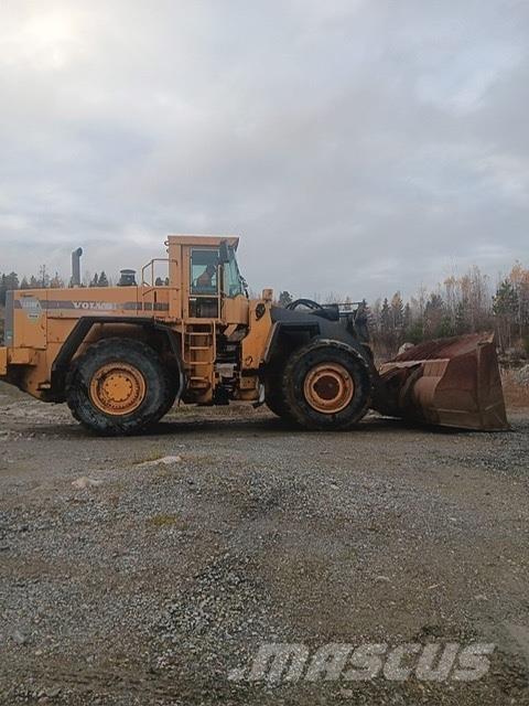 Volvo L330C لوادر بعجل
