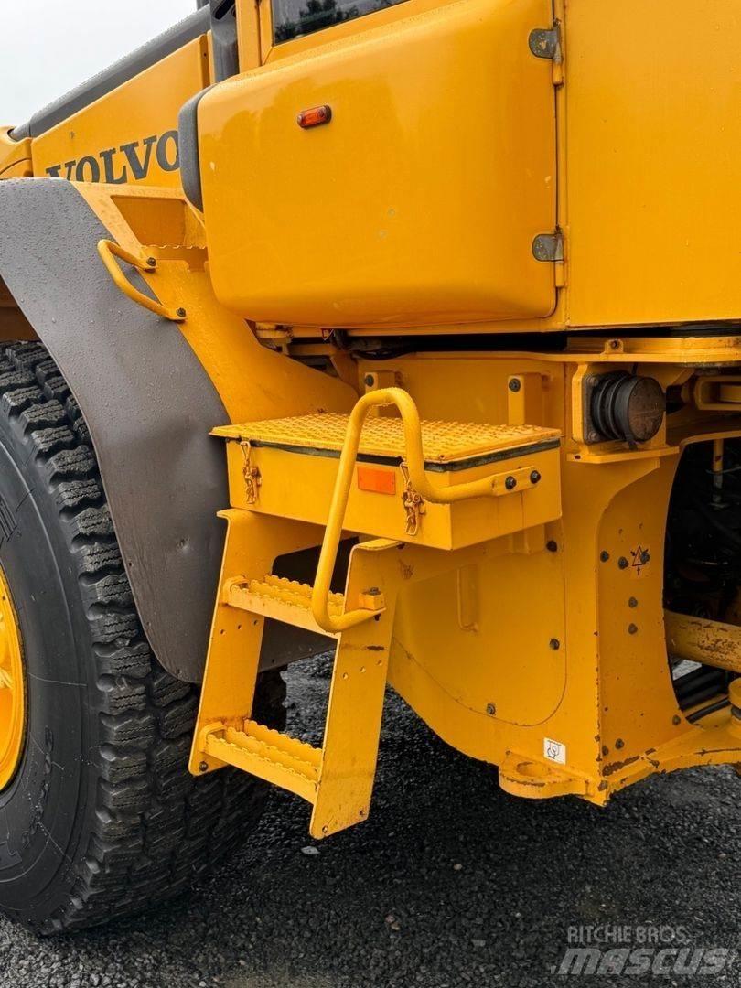 Volvo L60E لوادر بعجل