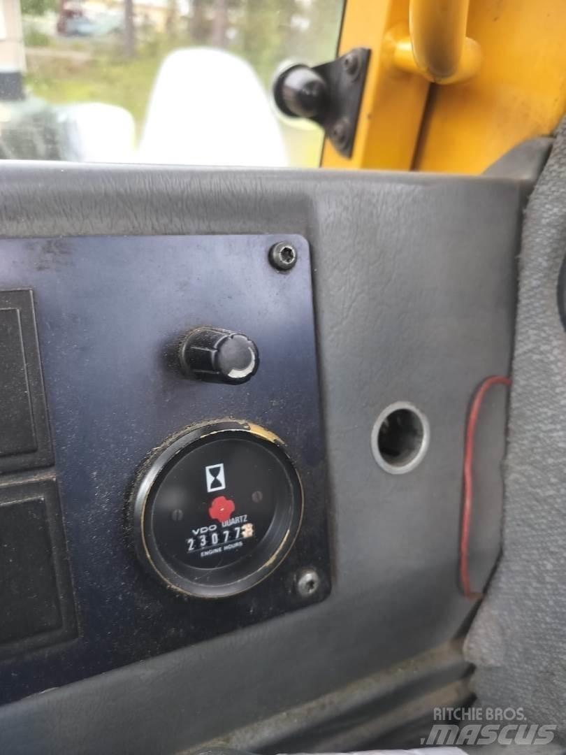 Volvo L70C لوادر بعجل