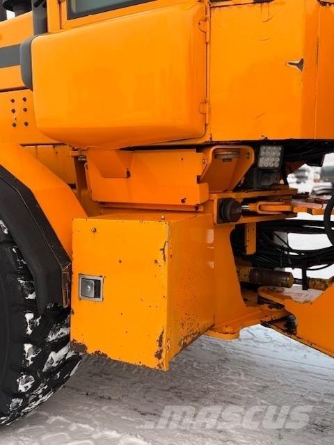 Volvo L70D لوادر بعجل