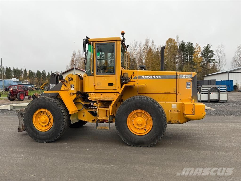 Volvo L90D لوادر بعجل